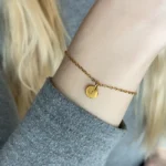 Personalizuota apyrankė su brangių žmonių inicialais - Image 6